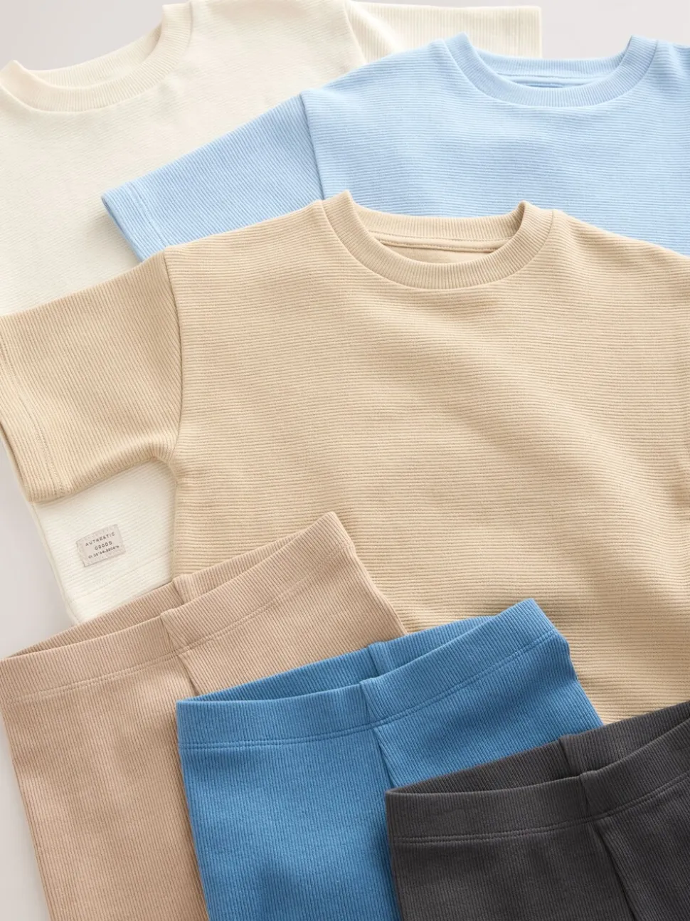 Neutraal - Set van 3 T-shirts met textuur en korte mouwen & fietsbroeken (3mnd-7jr)