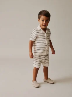 Neutraal - Set van gebreid poloshirt met textuur en reverskraag en shorts (3mnd -10jr)