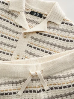 Neutraal - Set van gebreid poloshirt met textuur en reverskraag en shorts (3mnd -10jr)