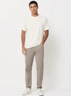 Neutraal - Standaard toelopende pasvorm - Comfortabele stretchjeans
