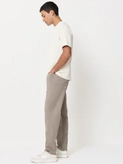 Neutraal - Standaard toelopende pasvorm - Comfortabele stretchjeans