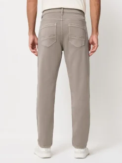 Neutraal - Standaard toelopende pasvorm - Comfortabele stretchjeans