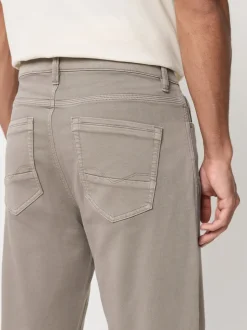 Neutraal - Standaard toelopende pasvorm - Comfortabele stretchjeans