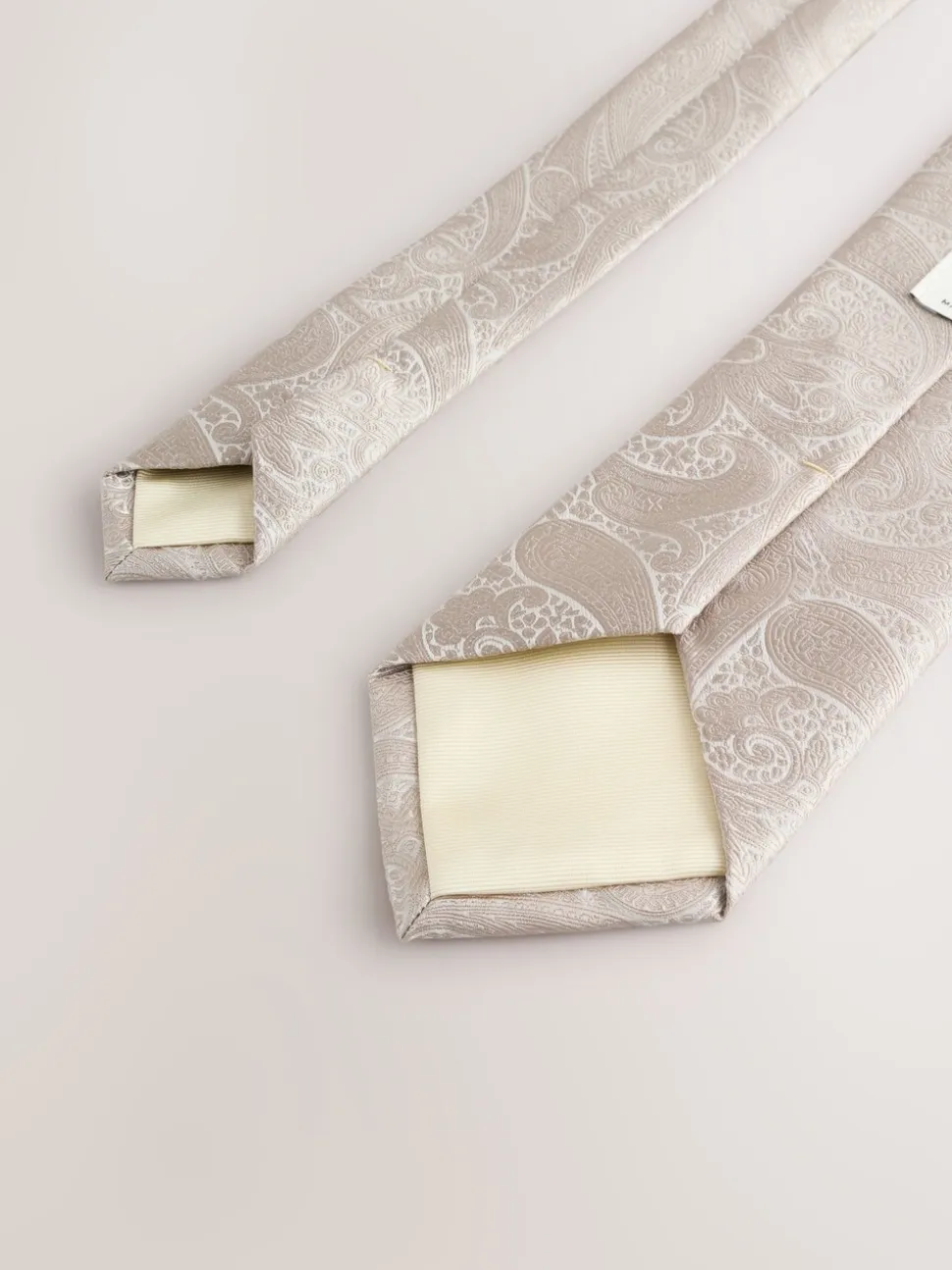 Neutraal - Stropdas met paisleymotief en stropdas