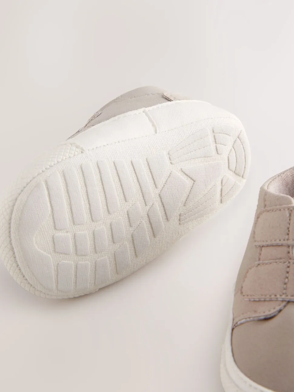 Neutraal - Touch Fastening Baby Trainers (0-2mths)