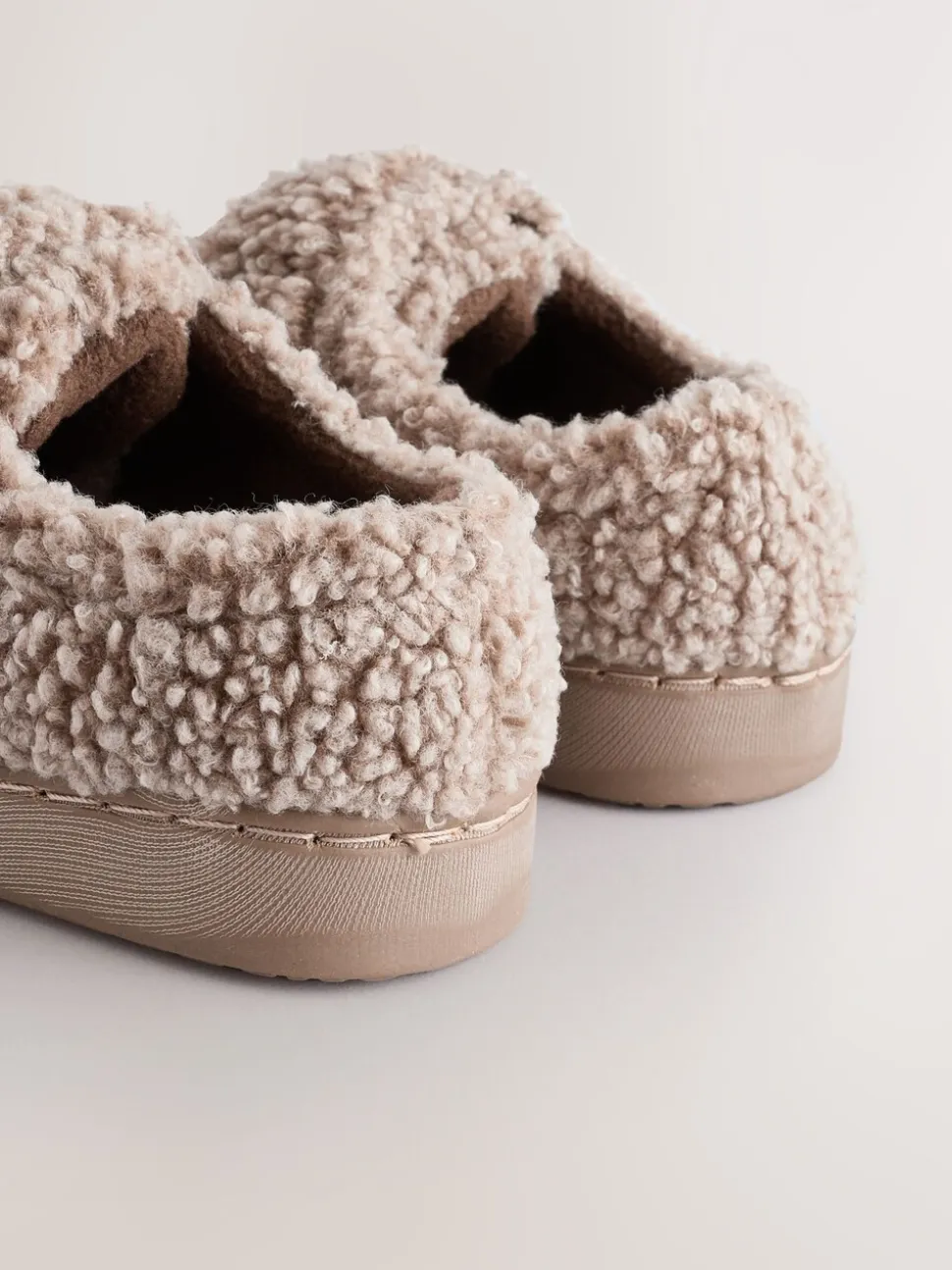 Neutraal borg - Warm gevoerde pantoffels met kuipzool