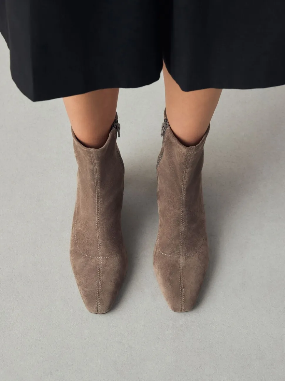 Neutraal taupe - Chisel Toe Block Heel Sock Boots