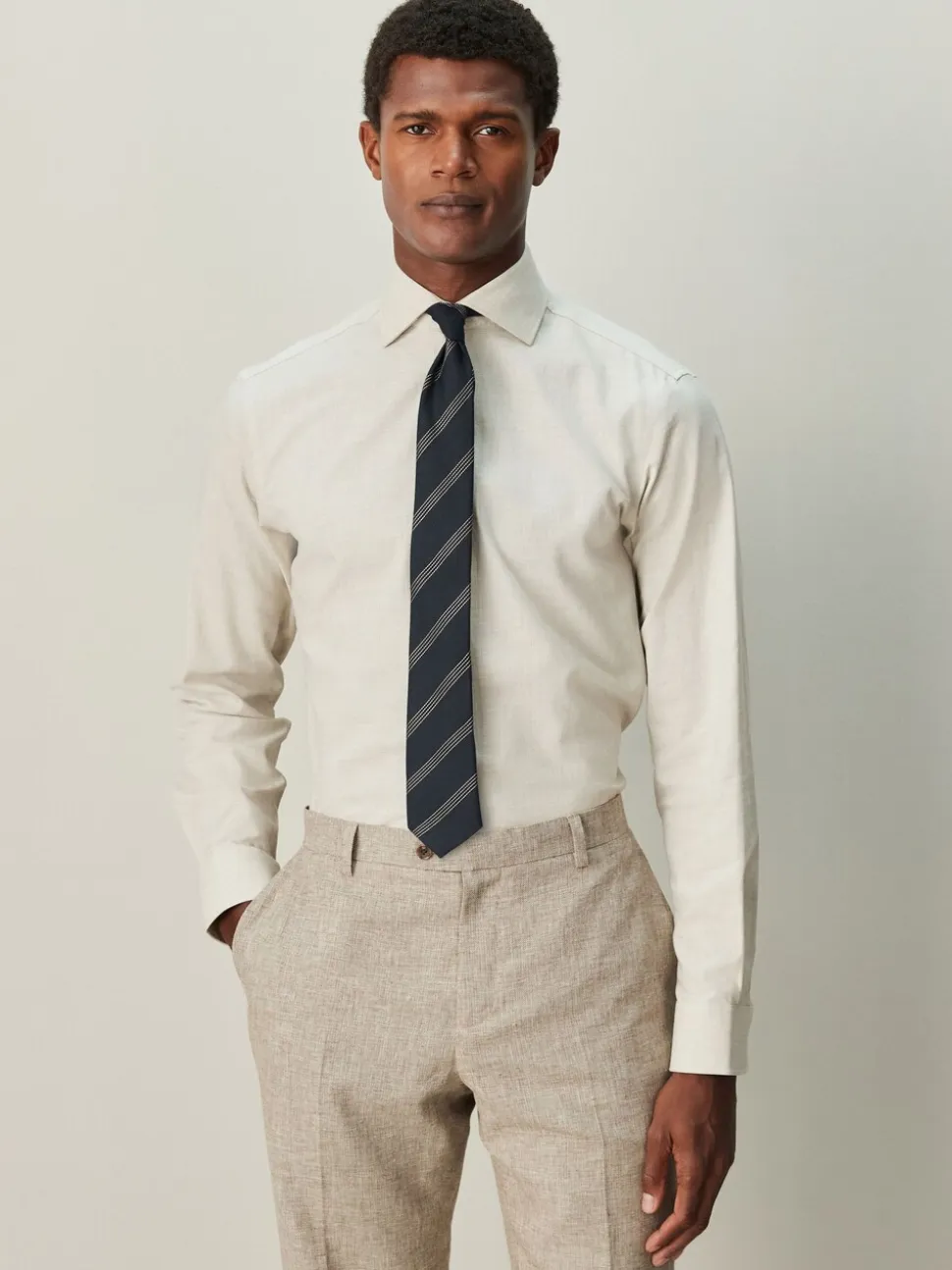 Neutral/Navy Stripe - Normale Pasvorm - Set van overhemd met stropdas