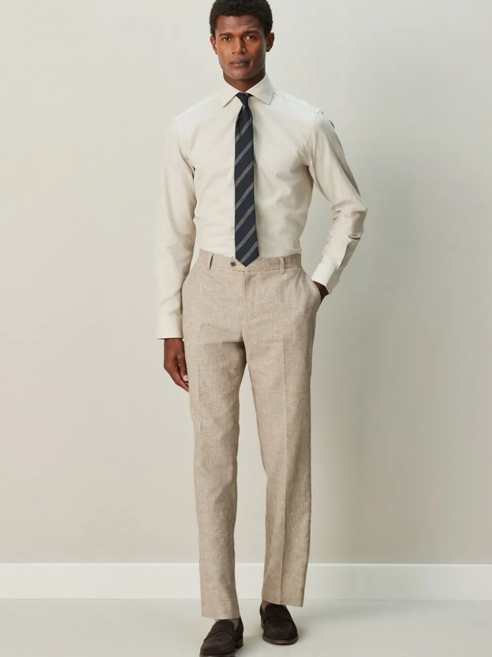 Neutral/Navy Stripe - Normale Pasvorm - Set van overhemd met stropdas