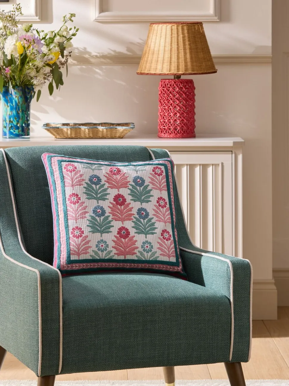 Nina Campbell Primrose Hill geborduurd kussen