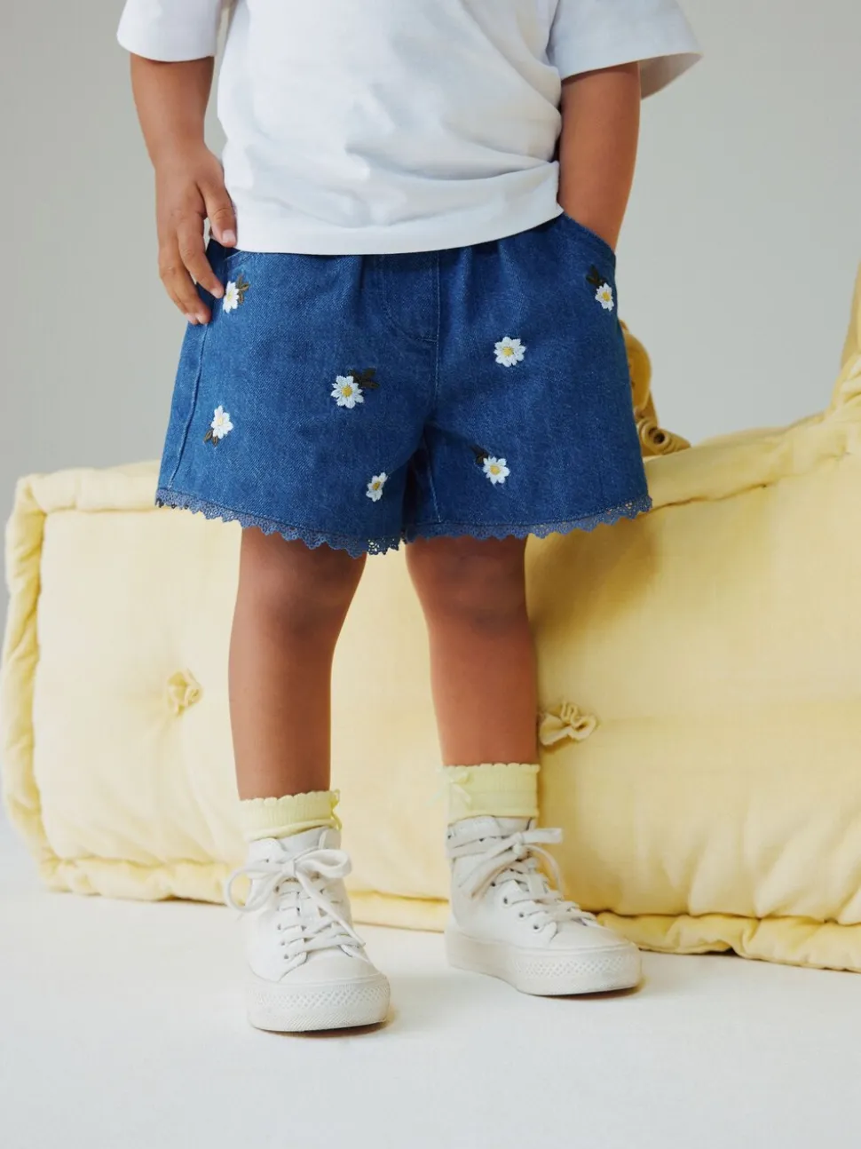 Normaal blauw - Daisy Embroidered Denim Shorts (3mths-7yrs)