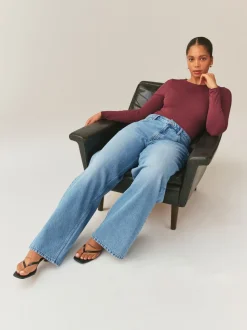 Normaal blauw - Jeans met zandloperpasvorm en wijde pijpen