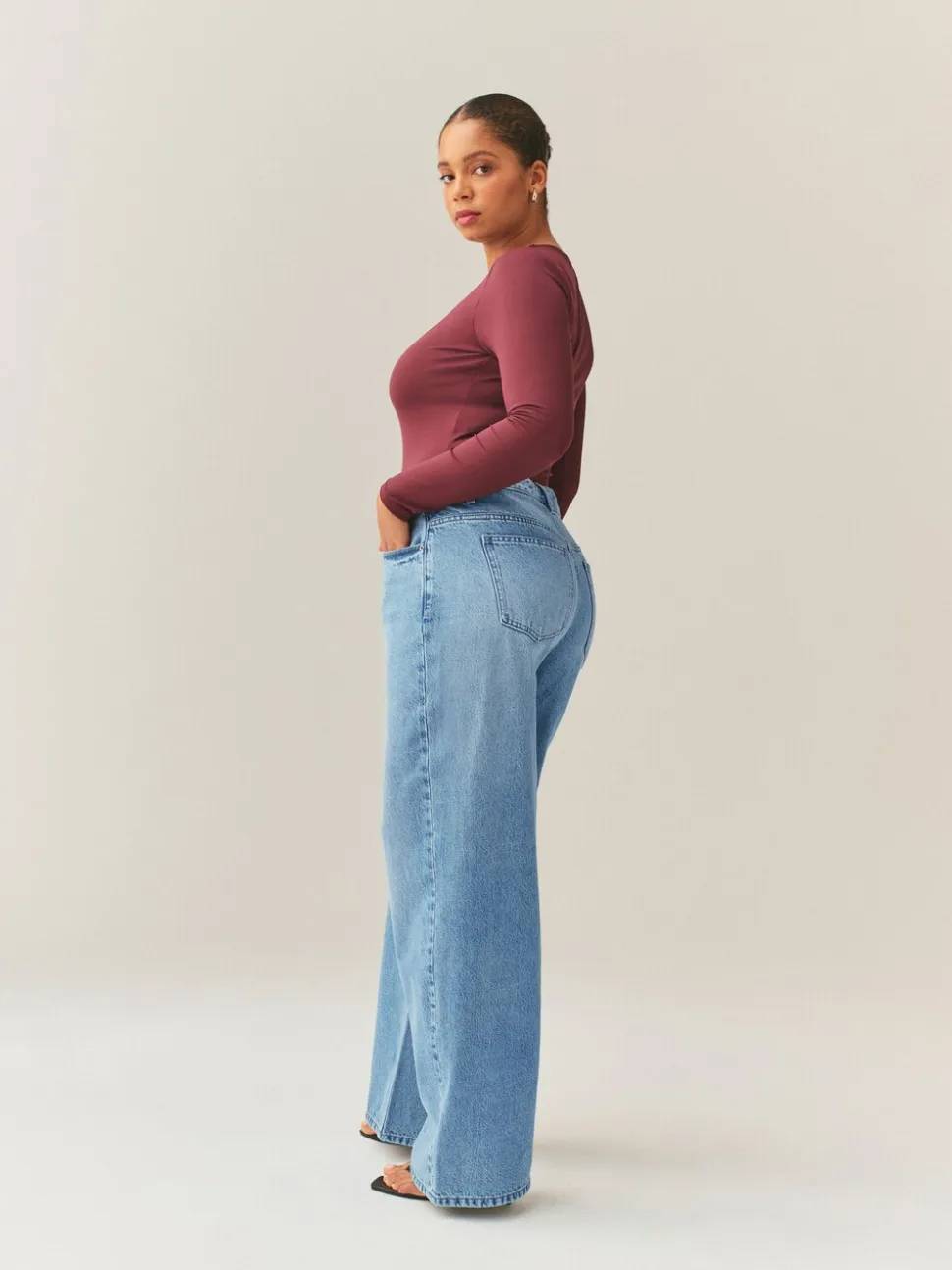Normaal blauw - Jeans met zandloperpasvorm en wijde pijpen