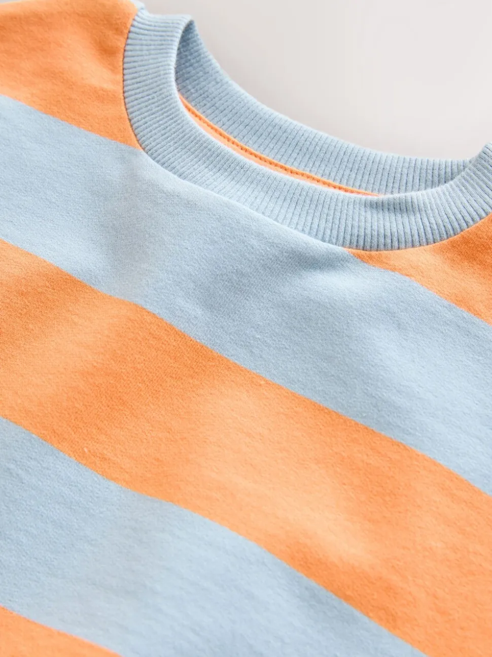 Orange & Blue Stripe - Sweatshirt met ronde hals en all-over print (3 mnd - 7 jr)