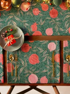 Paoletti - Set van 4 kersttafelplacemats in paarsrood plus grote tafelloper