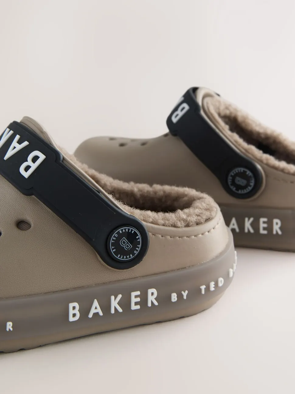 Pastelgeel - Baker by Ted Baker met borg gevoerde klomppantoffels