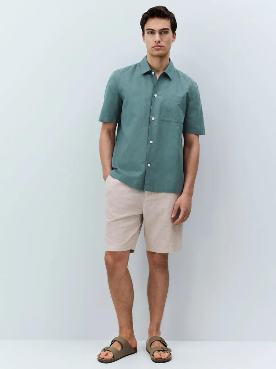 Pastelgeel - Korte chino met elastische taille met hoog linnenpercentage