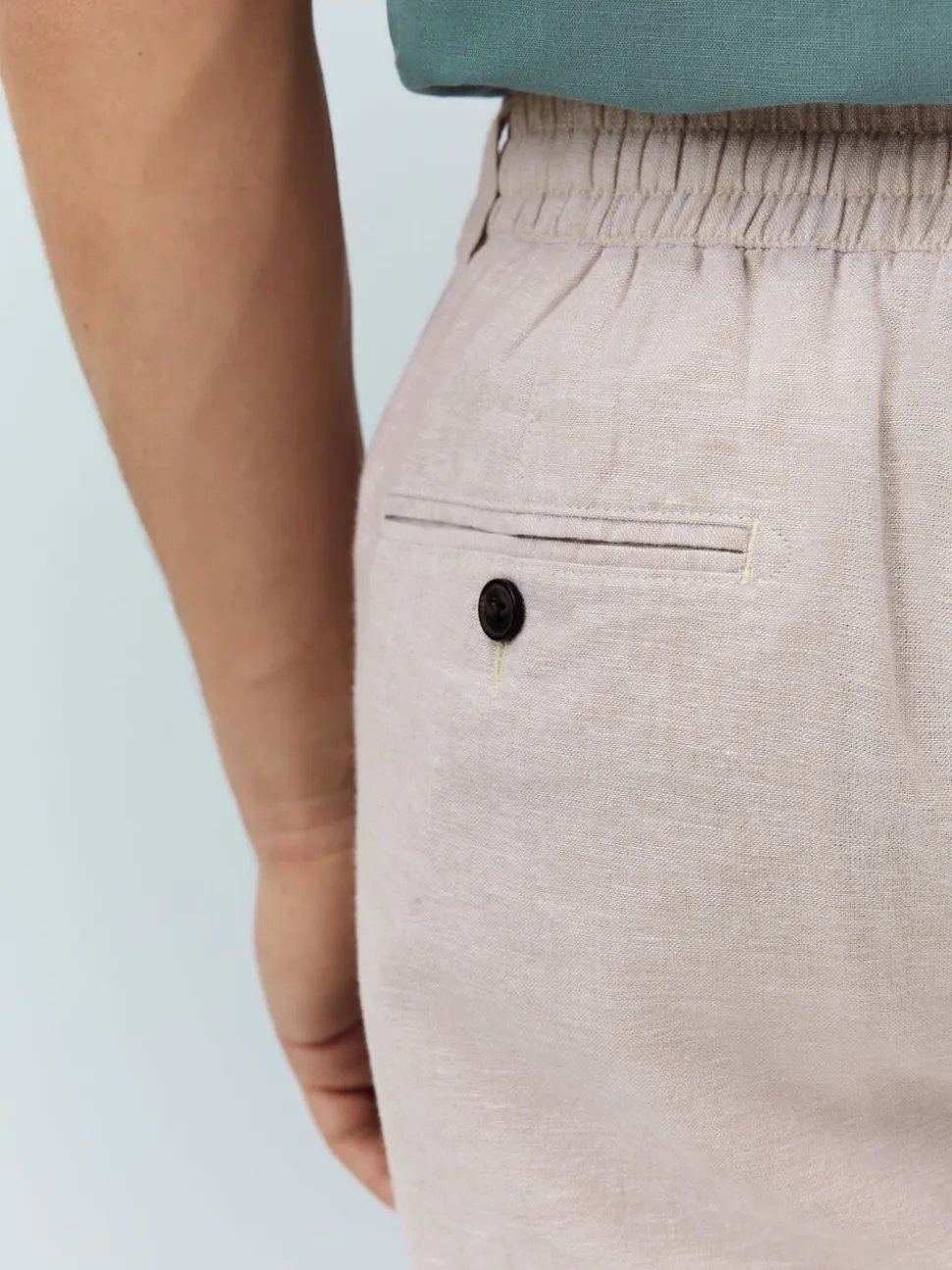 Pastelgeel - Korte chino met elastische taille met hoog linnenpercentage