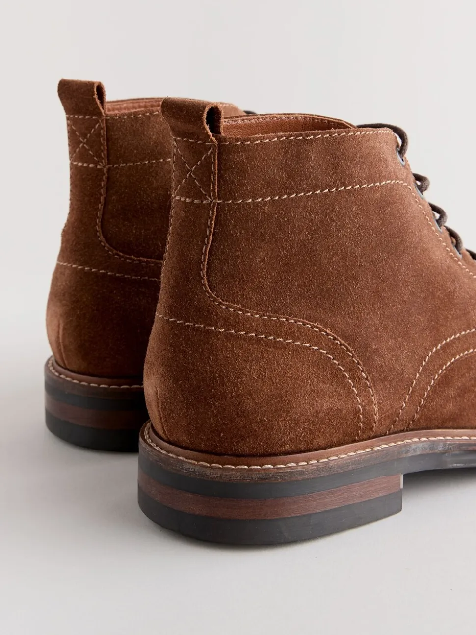Pastelgeel - Leren boots met neusstuk