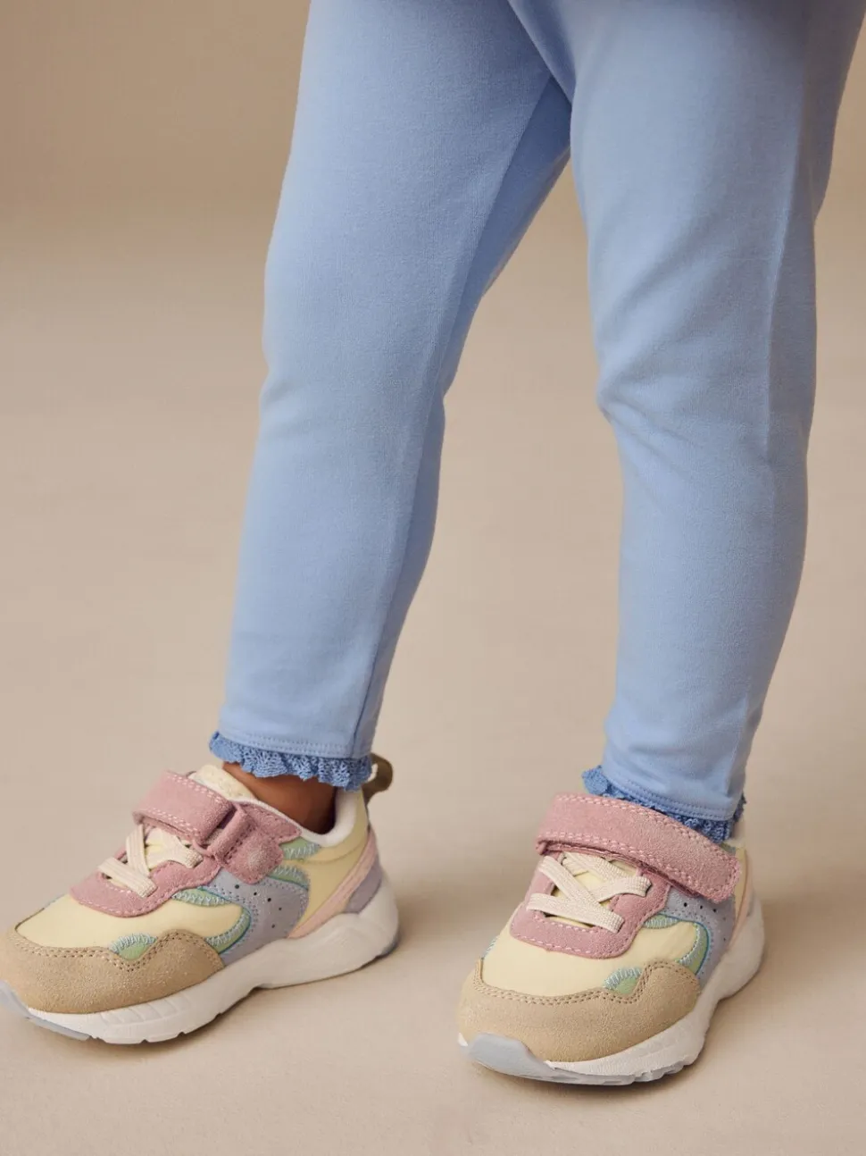 Pastelkleurig - Sneakers met elastische veters en klittenbandsluiting