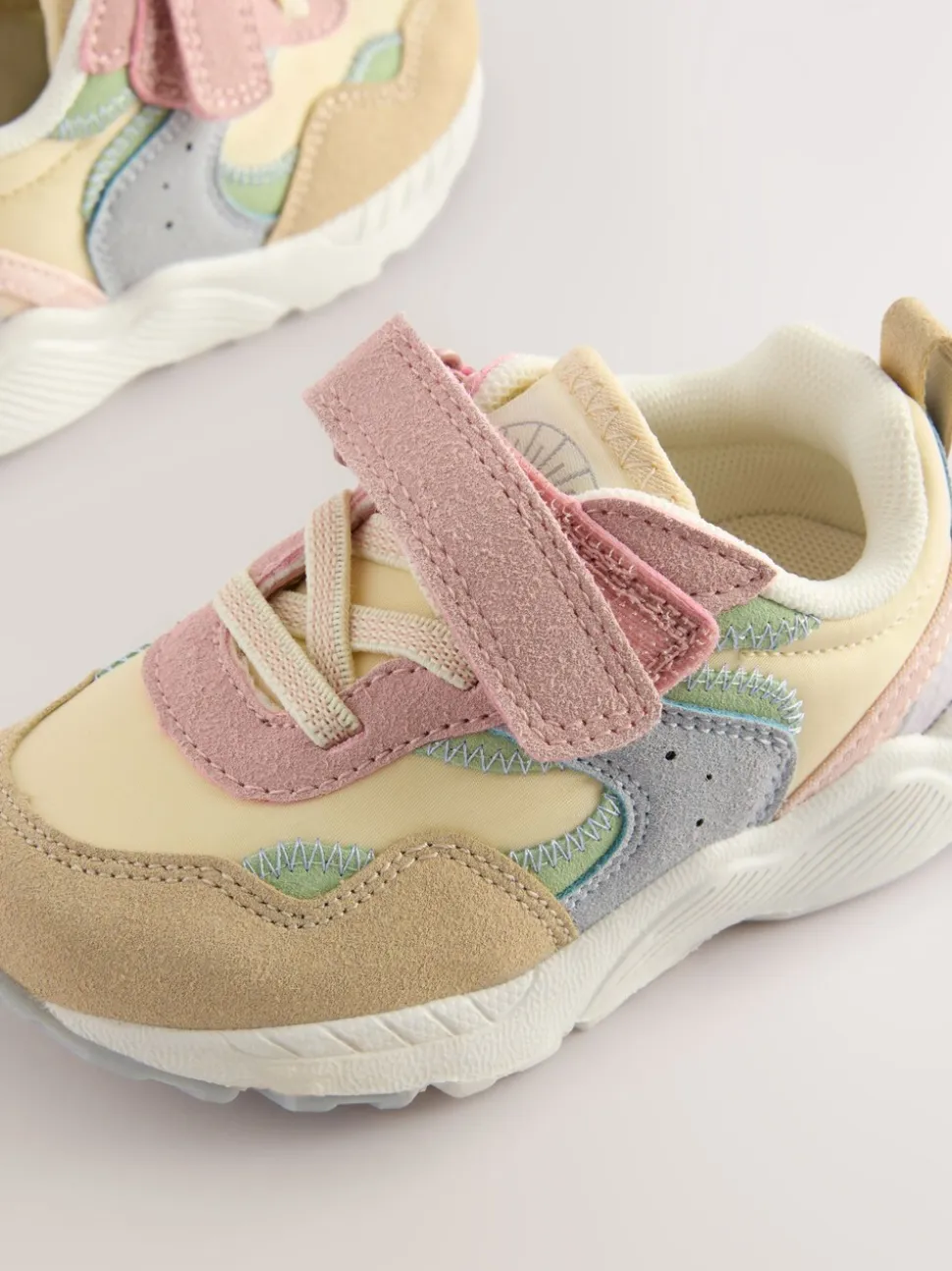 Pastelkleurig - Sneakers met elastische veters en klittenbandsluiting