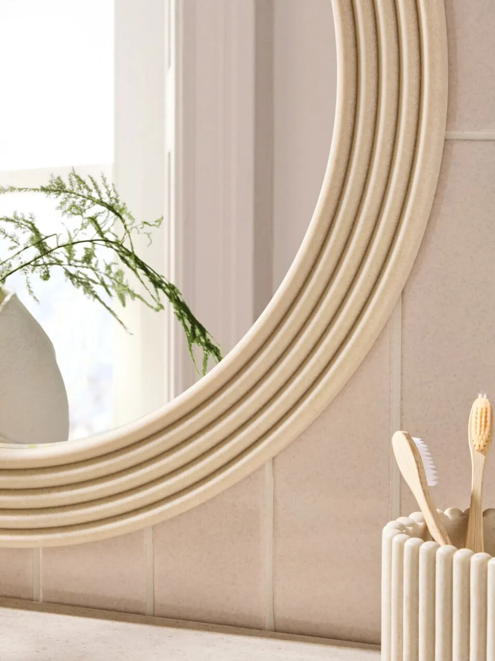 Resin Ribbed Round Wall Mirror