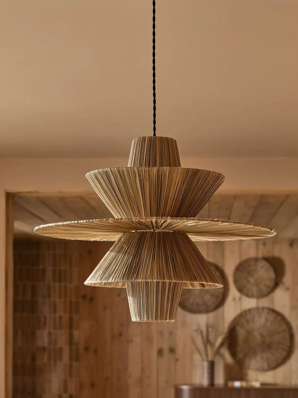 Rieten plafondlamp met gemakkelijk te monteren kap