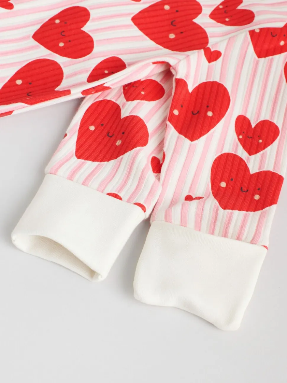 Rood met hartjesprint - Verpakking van 3 babyslaappakjes met tweewegrits (0 mnd - 3 jr)