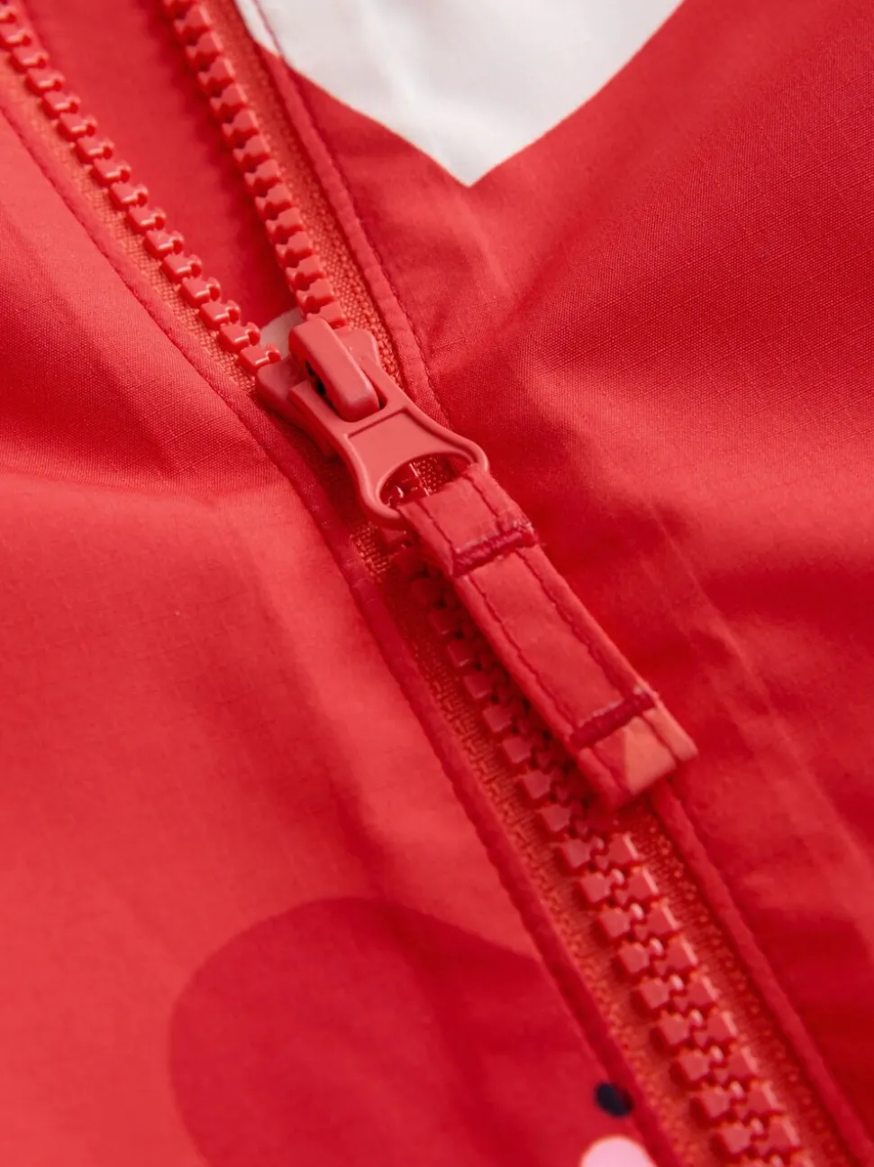 Rood met hartjesprint - Waterbestendig regenpak met print (6 mnd-7 jr)