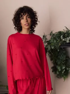 Rood met sterren - Zachte pyjama met lange mouwen en hartjesprint