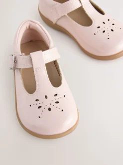 Roze - First Walker schoenen met klittenband en T-bandje
