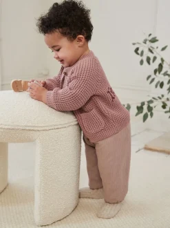 Roze - Gebreid babyvestje met geborduurde slogan op de rug (0mnd-2jr)