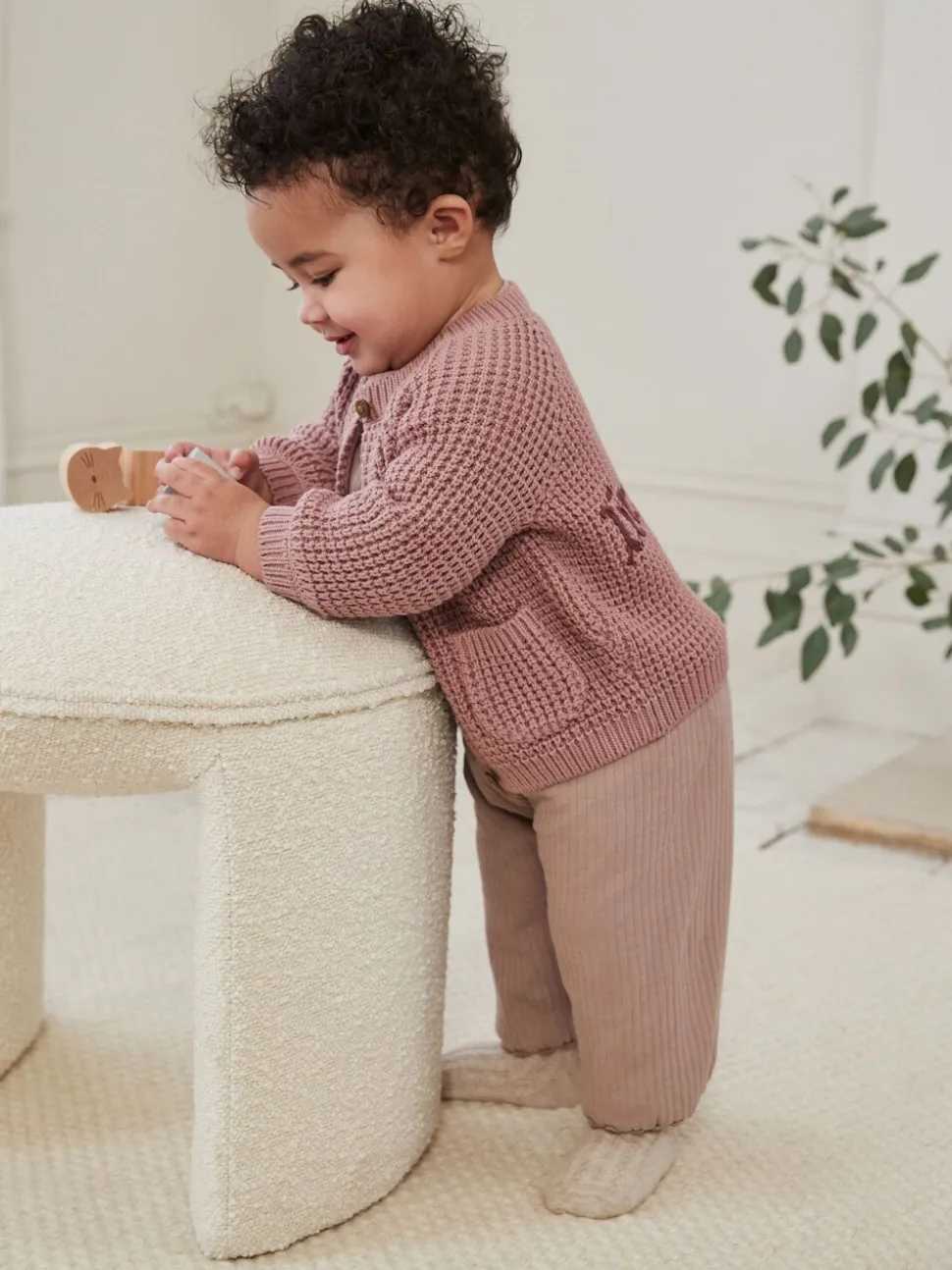 Roze - Gebreid babyvestje met geborduurde slogan op de rug (0mnd-2jr)