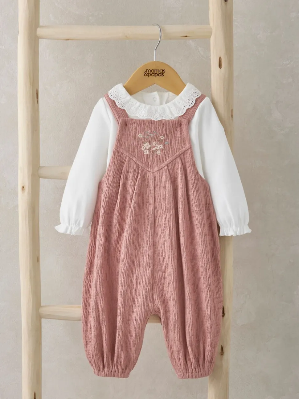 Roze - Mamas & Papas roze 100% katoen gekreukte bretelbroek en bodysuit set
