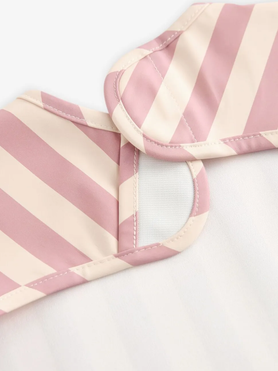 Roze - Slabbetje met mouwen voor spenen en voeden