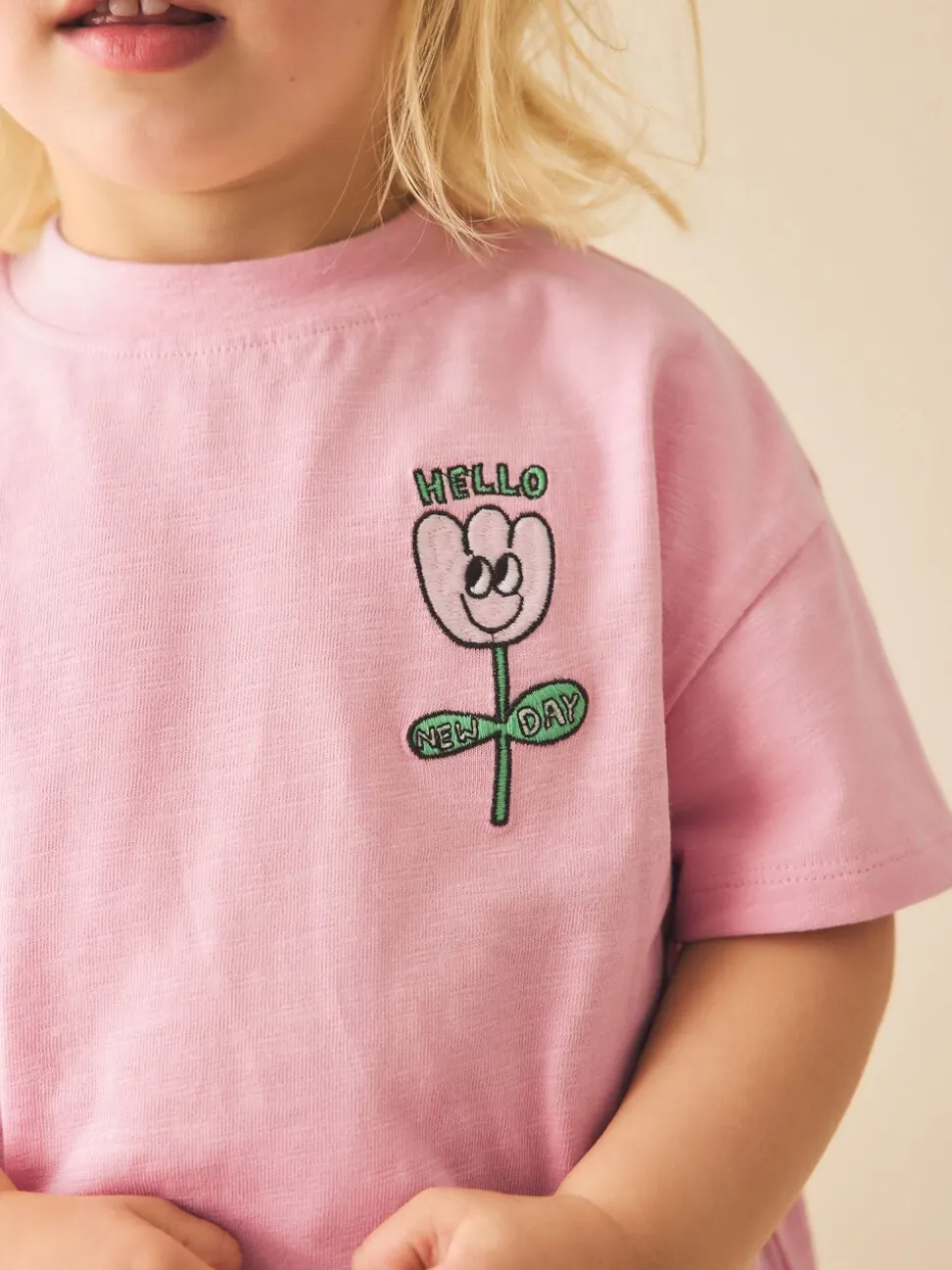 Roze met bloemenprint - Short Sleeve Embroidered T-Shirt (3mths-7yrs)