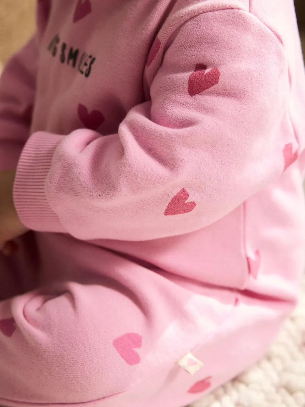 Roze met hartjesprint - Jersey babyromper (0mnd-3jr)