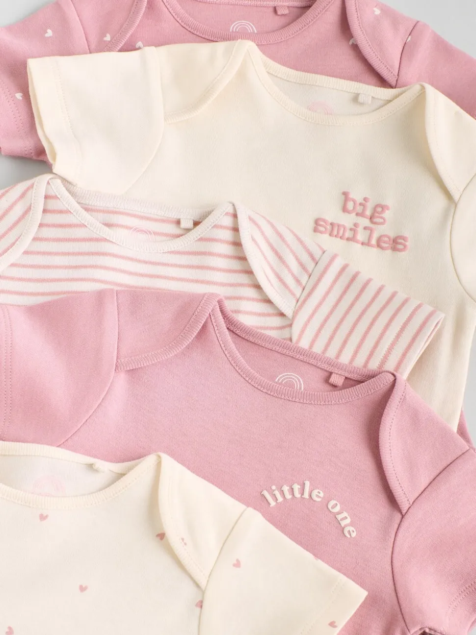 Roze met hartjesprint - Set van 5 babyrompertjes met korte mouwen
