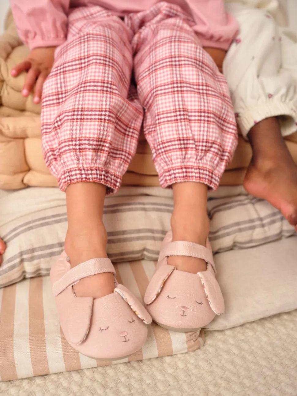 Roze met konijnen - Mary Jane pantoffels