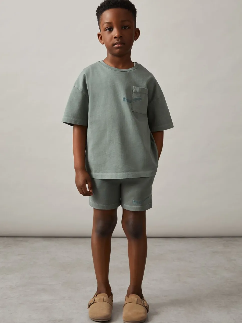 Saliegroen met wassing - Reiss Perry Cotton Brand-Embroidered Shorts