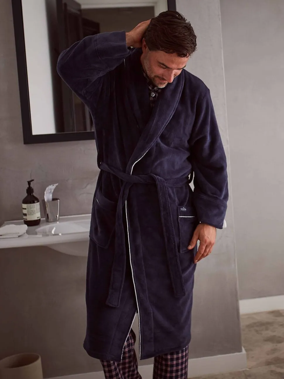 Savile Row Company - Fleece badjas met biezen