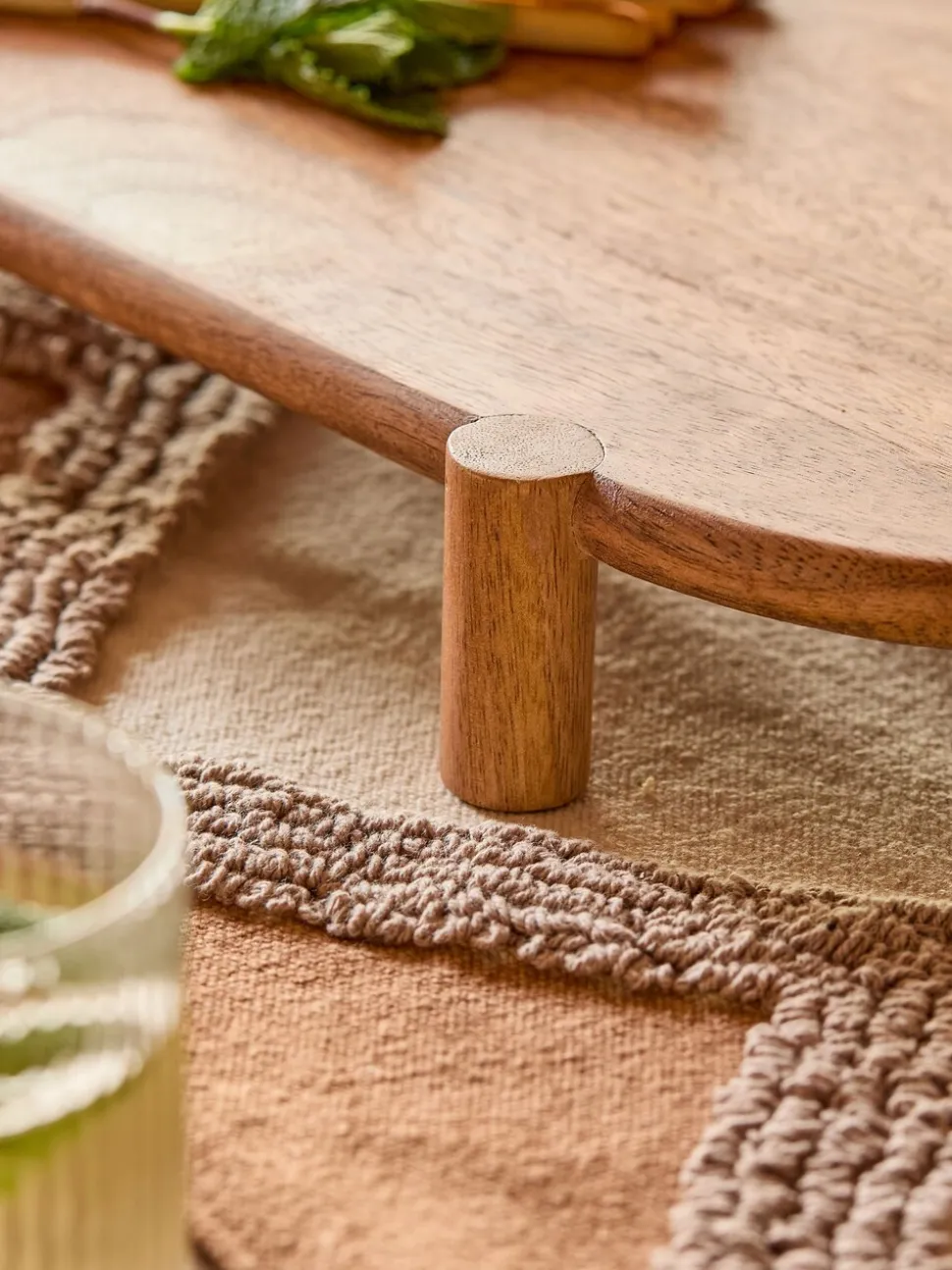 Serveerbord met houten poten