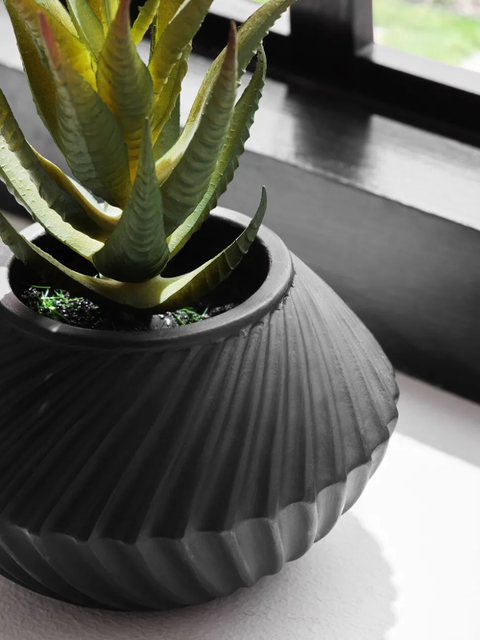 Set of 3 Artificial Succulents In Black Bronx Pots
