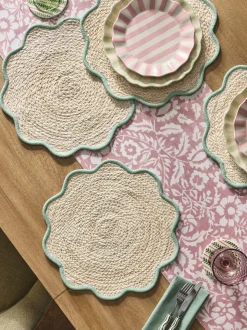 Set of 4 Scallop Rattan Placemats