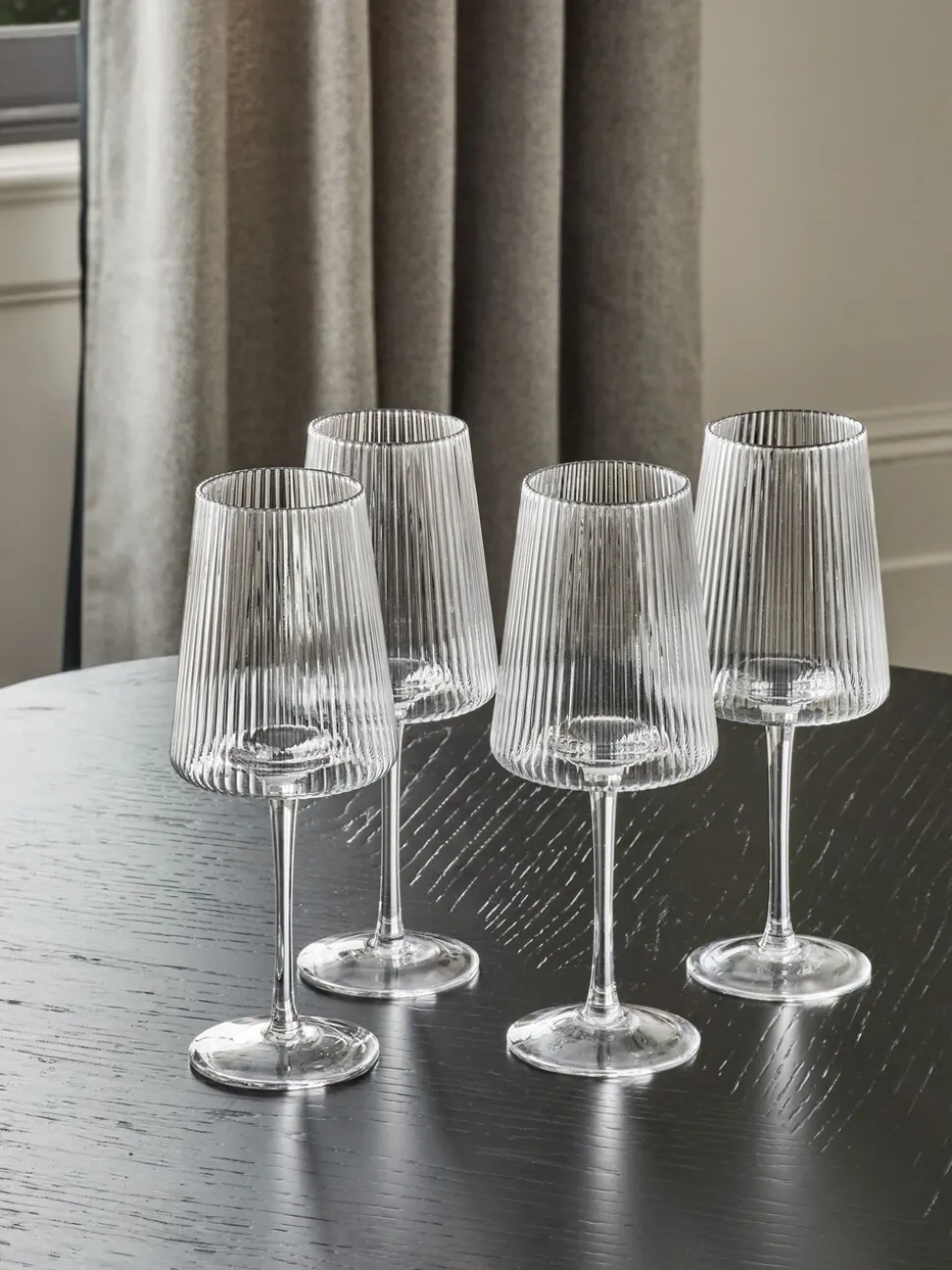 Set van 4 hoekige Hollis-wijnglazen