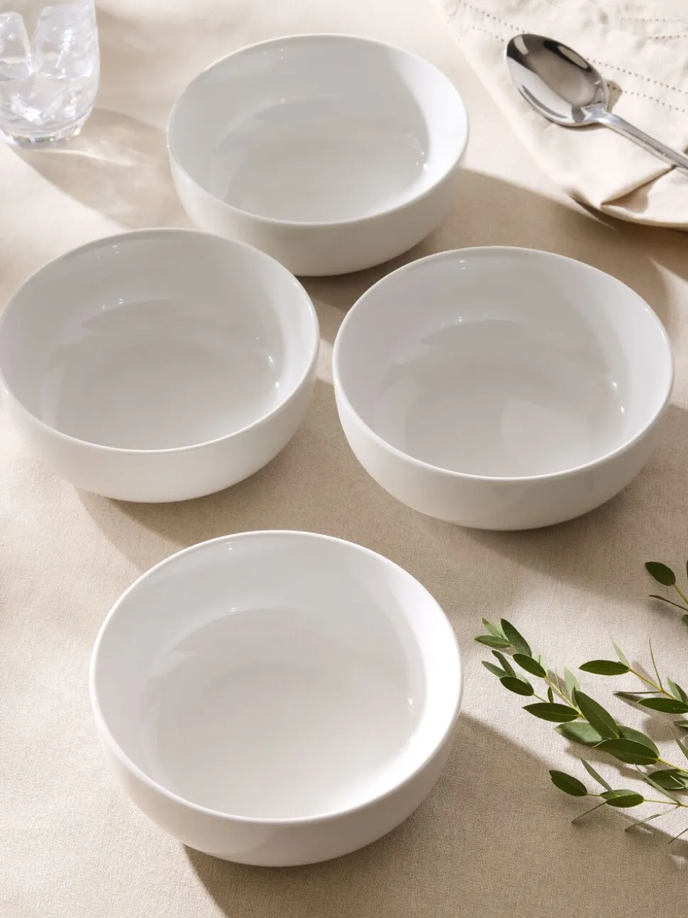 Set van 4 moderna schalen