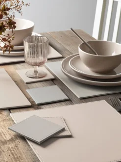 Set van 4 omkeerbare placemats en onderzetters van imitatieleer