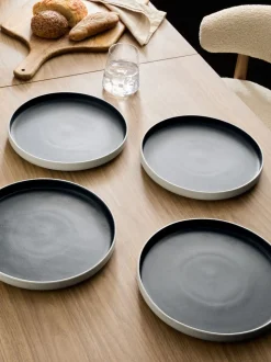 Set van 4 Otis dinerborden