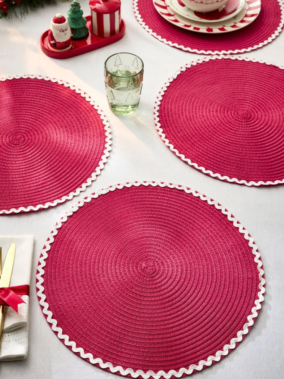 Set van 4 placemats met golvende rand