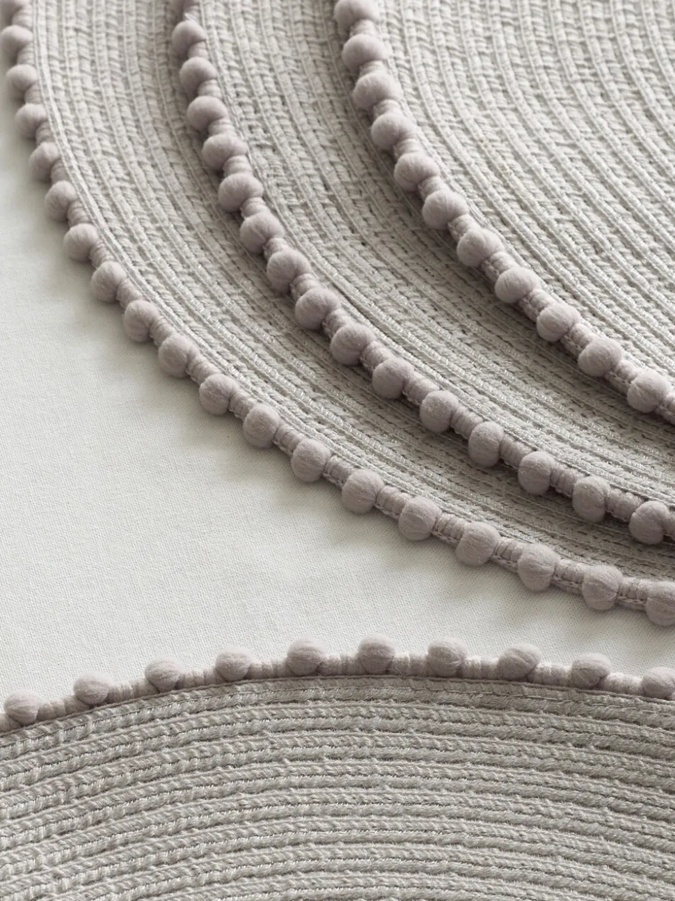 Set van 4 placemats met pompon
